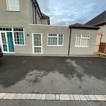 Homestay 1Bedroom In Family Home With Tiny Wet Room And Own Entrance Birmingham Exterior photo