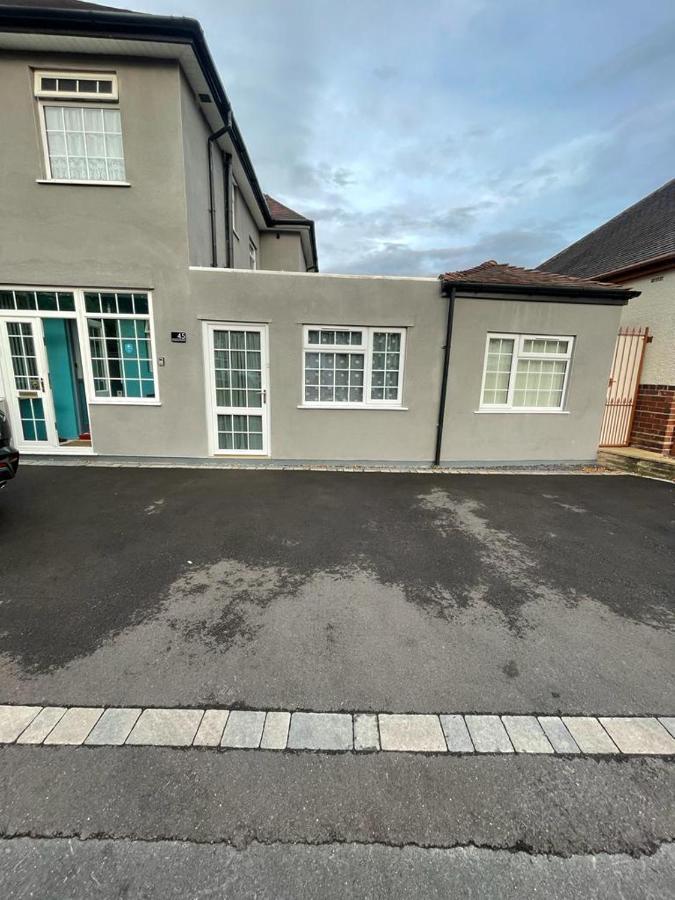 Homestay 1Bedroom In Family Home With Tiny Wet Room And Own Entrance Birmingham Exterior photo