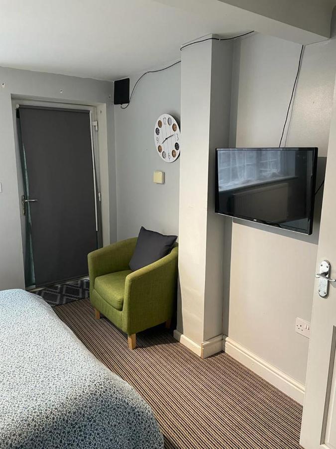 Homestay 1Bedroom In Family Home With Tiny Wet Room And Own Entrance Birmingham Exterior photo