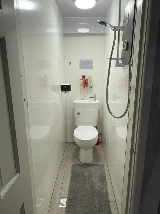 Homestay 1Bedroom In Family Home With Tiny Wet Room And Own Entrance Birmingham Exterior photo
