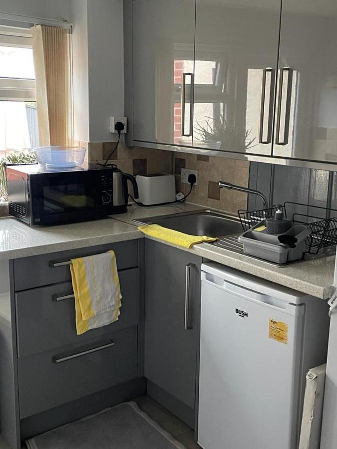 Homestay 1Bedroom In Family Home With Tiny Wet Room And Own Entrance Birmingham Exterior photo