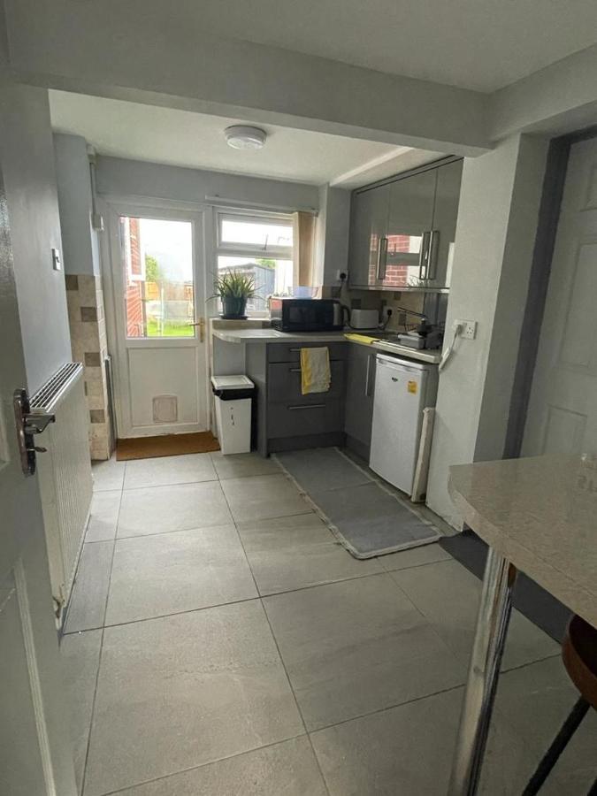 Homestay 1Bedroom In Family Home With Tiny Wet Room And Own Entrance Birmingham Exterior photo