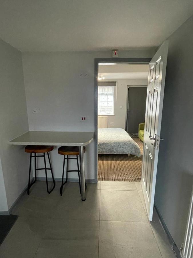 Homestay 1Bedroom In Family Home With Tiny Wet Room And Own Entrance Birmingham Exterior photo
