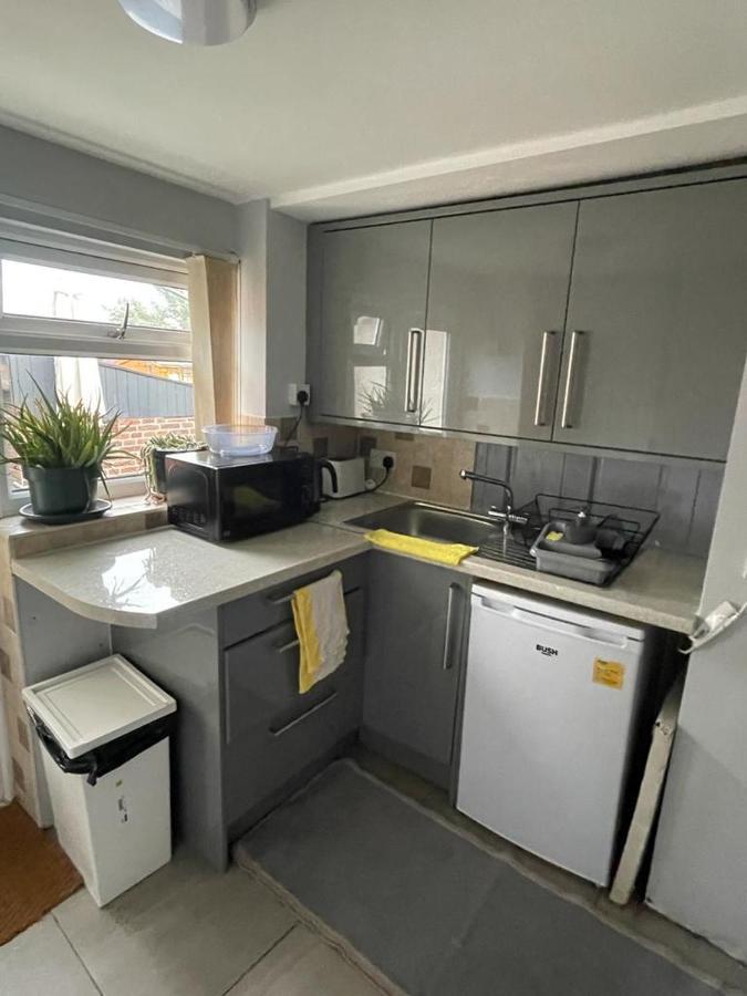 Homestay 1Bedroom In Family Home With Tiny Wet Room And Own Entrance Birmingham Exterior photo
